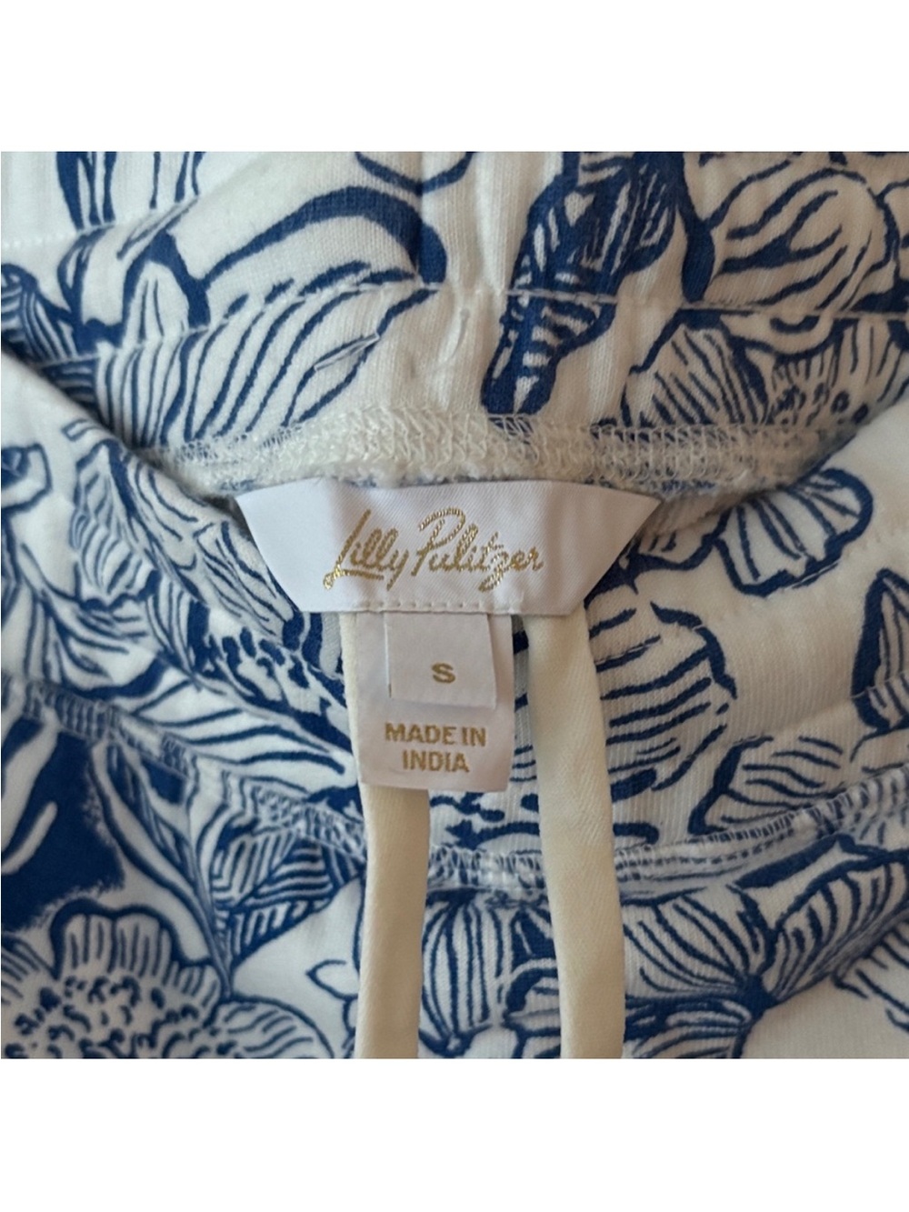 Lilly Pulitzer 29" Silvie Terry Jogger Blue and White Floral
Pants - Picture 2 of 8